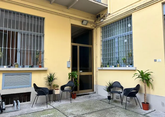 Regina In Porta Romana 2 - Sky Tv, Wifi E Breakfast Box